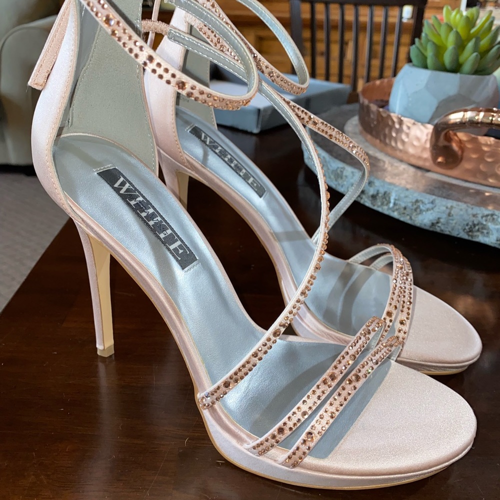 Vera Wang Heels - NWT 🔥